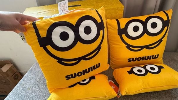 Bộ 2 gối tựa đầu + 2 gối tựa lưng ô tô Minions
